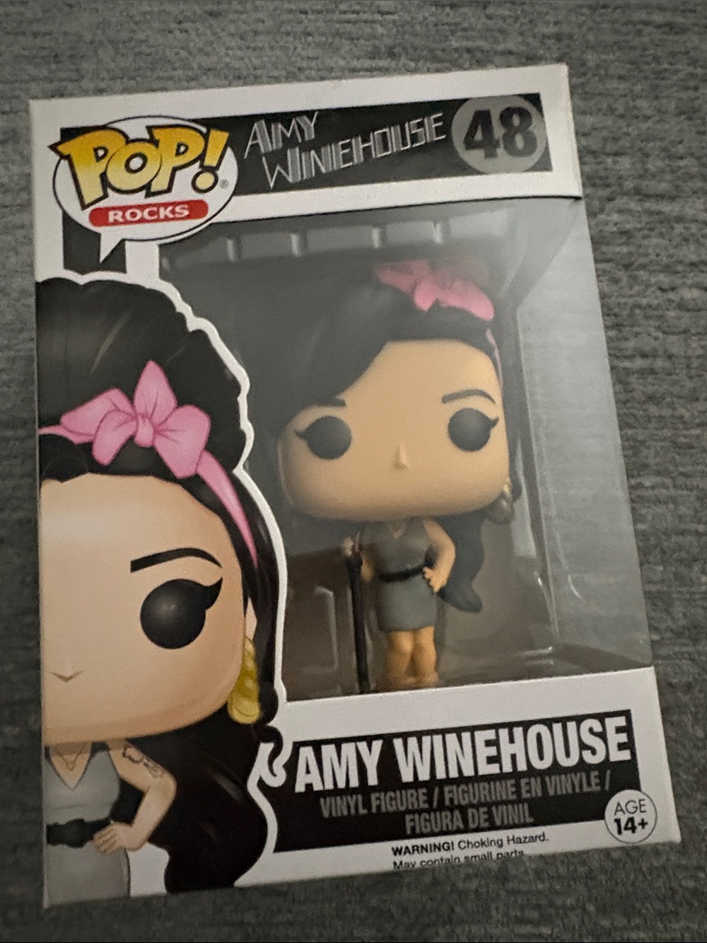 Amy Winehouse Grey Vinyl Figure (Grey)